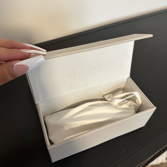 Dezi Sunglasses Tortoise - Picture 5 of 5